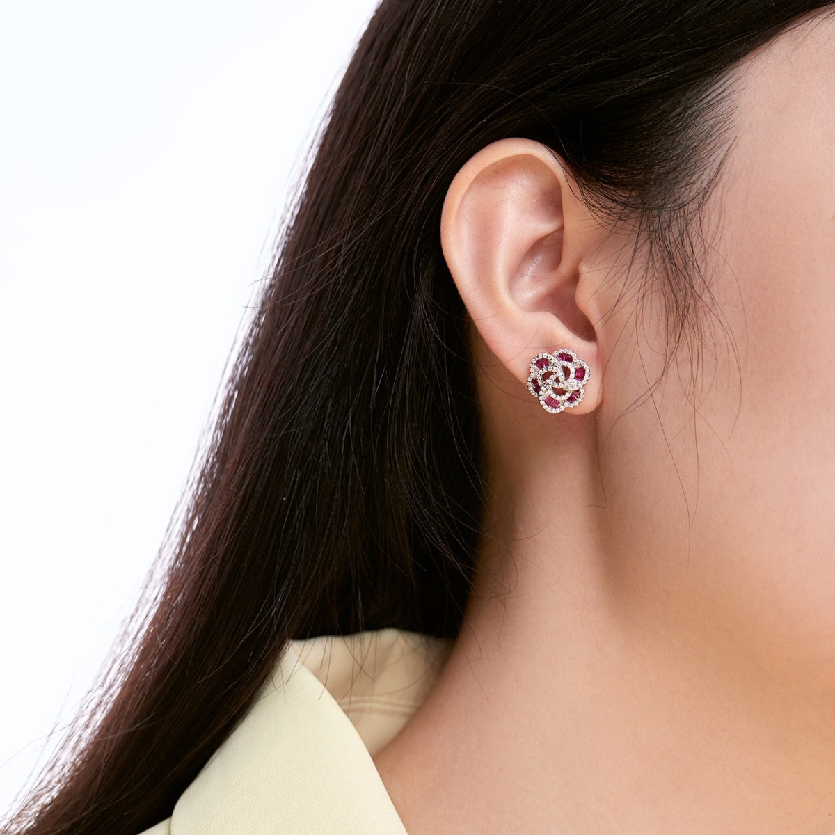 [Kincade Jewelry] Boucles d'oreilles exquises en forme de fleur pour un usage quotidien