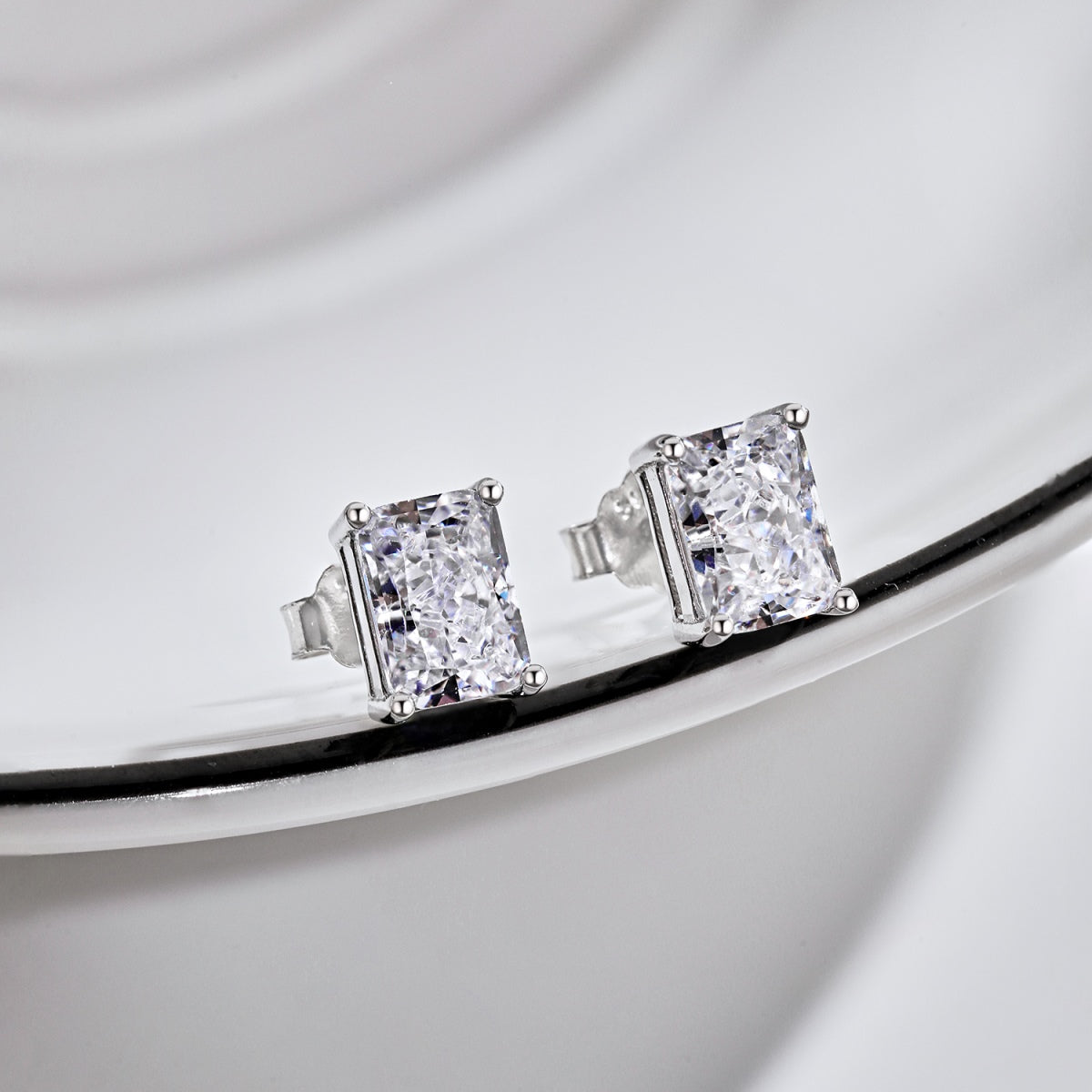 [Kincade Jewelry] Boucles d'oreilles quotidiennes luxueuses et radieuses taille princesse