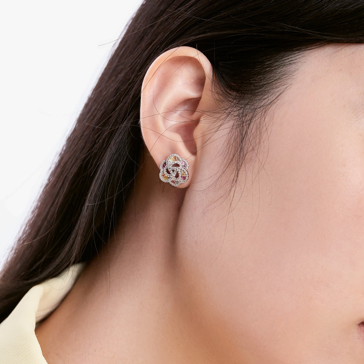 [Kincade Jewelry] Boucles d'oreilles exquises en forme de fleur pour un usage quotidien