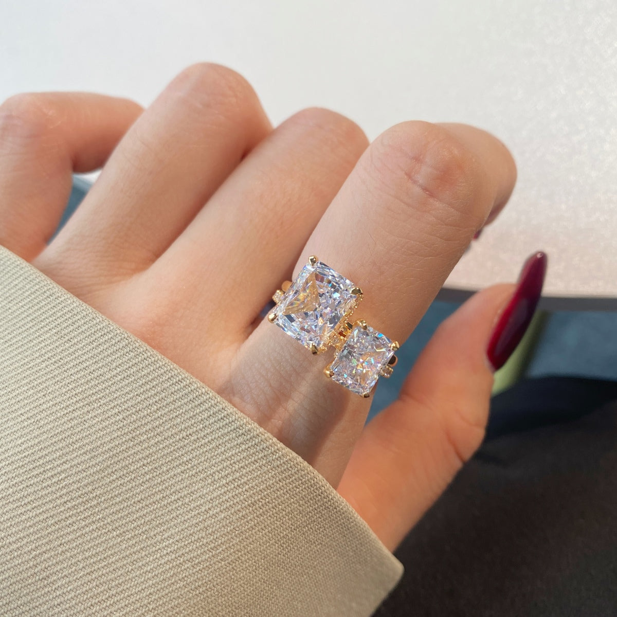 [Kincade Jewelry] Bague de banquet ornée de 4,0 carats, taille radiand enchanteresse