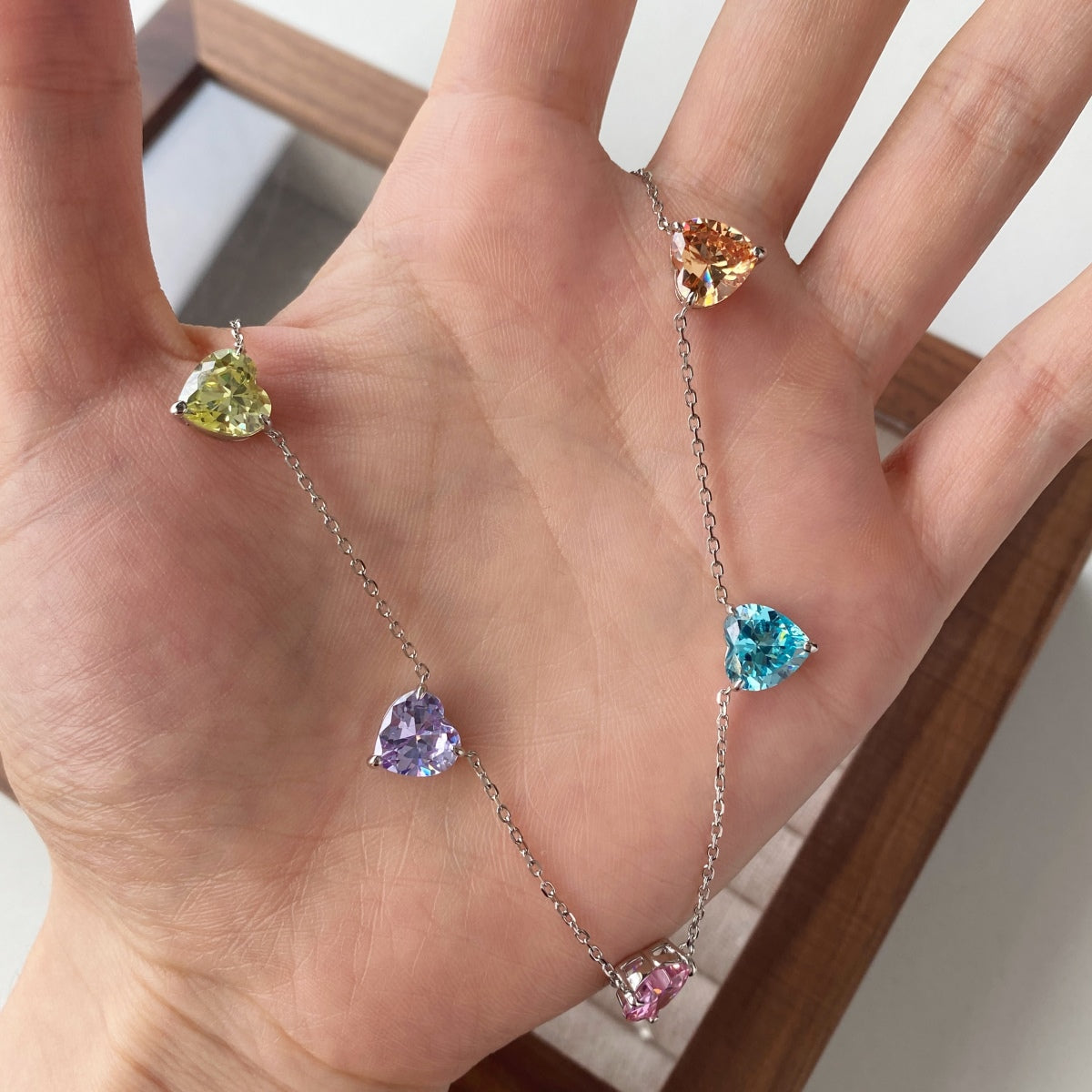 [Kincade Jewelrys] Collier scintillant en forme de cœur coloré