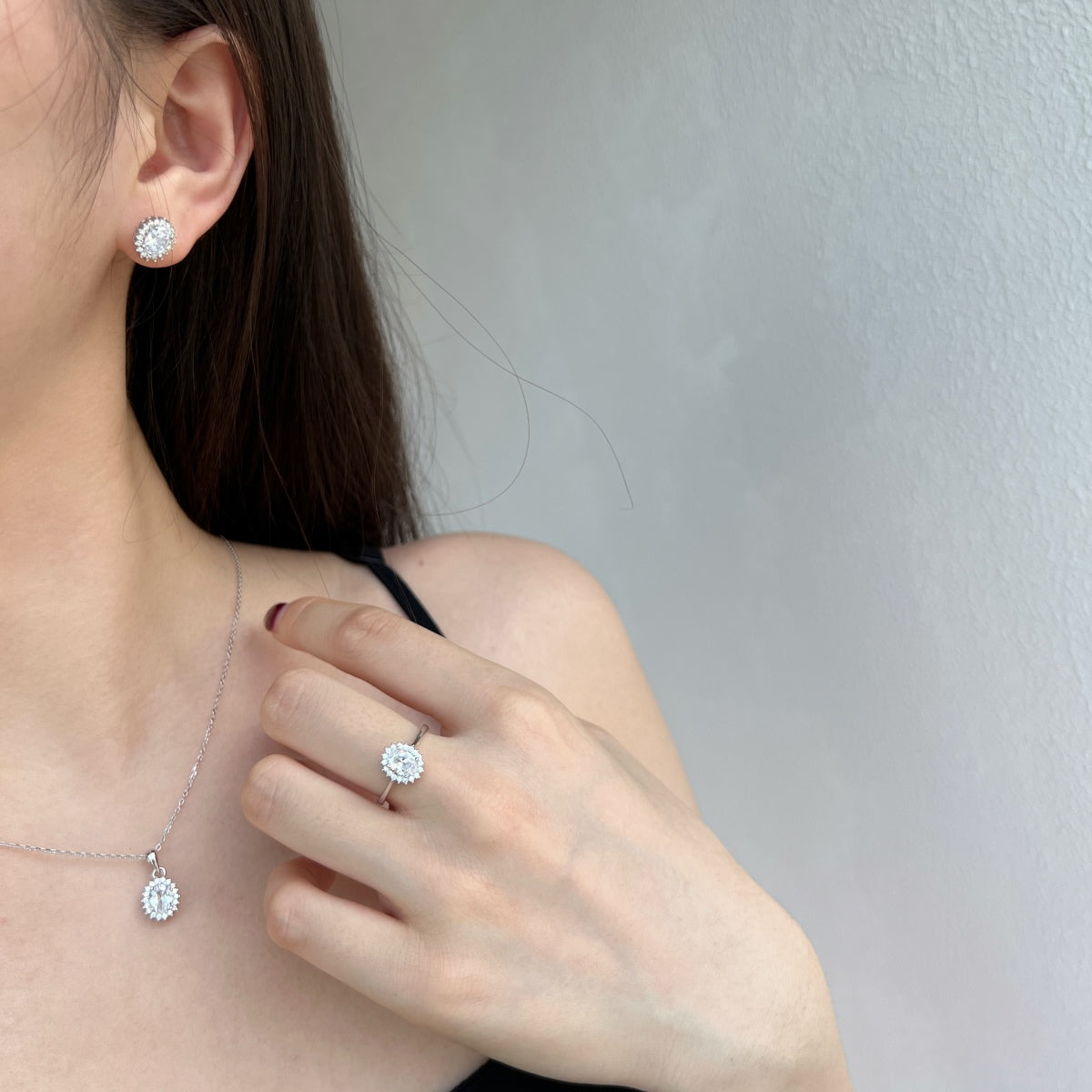[Kincade Jewelry] Boucles d'oreilles délicates à coupe ovale radiante pour le quotidien