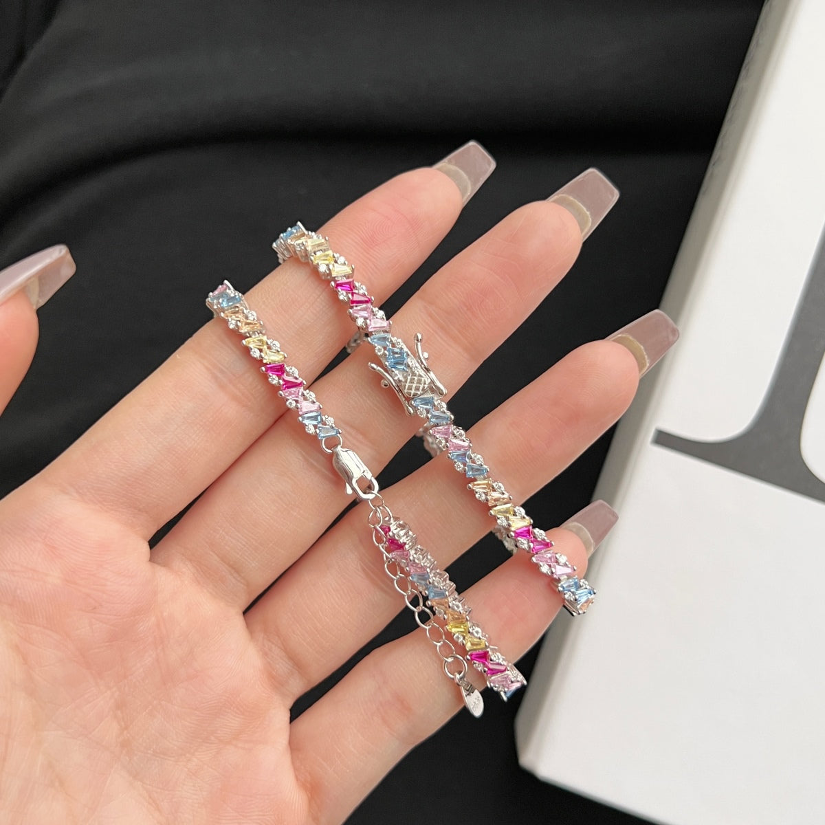 [Kincade Jewelrys] Bracelet de fête multi-coupes orné et scintillant