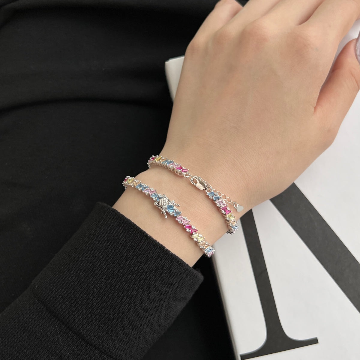[Kincade Jewelrys] Bracelet de fête multi-coupes orné et scintillant