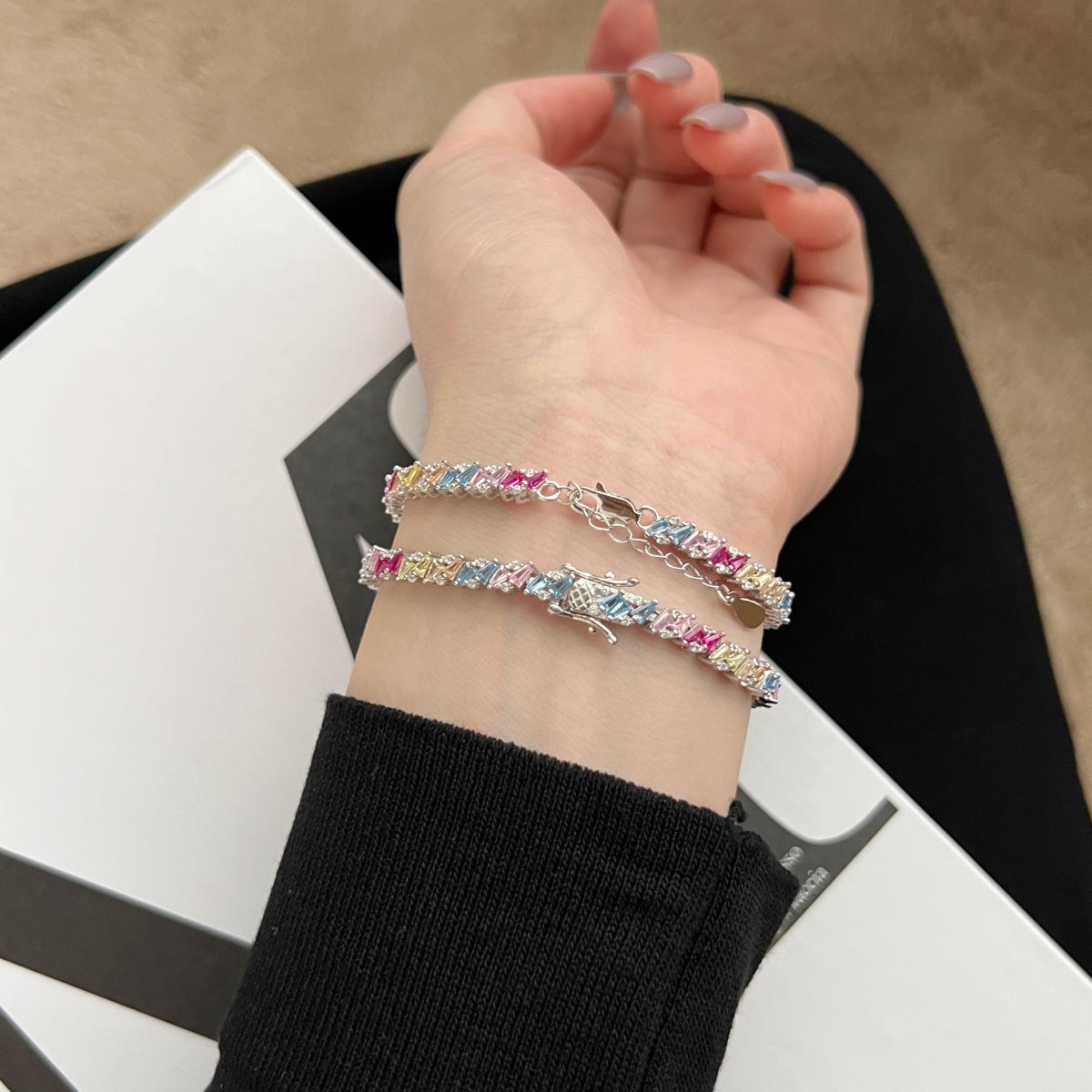 [Kincade Jewelrys] Bracelet de fête multi-coupes orné et scintillant