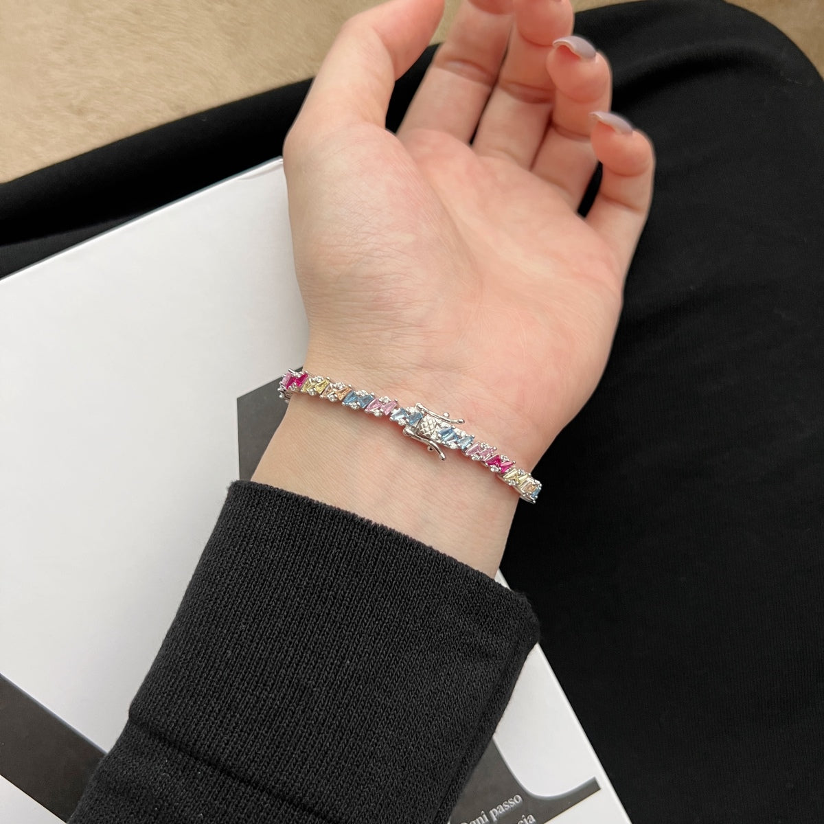 [Kincade Jewelrys] Bracelet de fête multi-coupes orné et scintillant