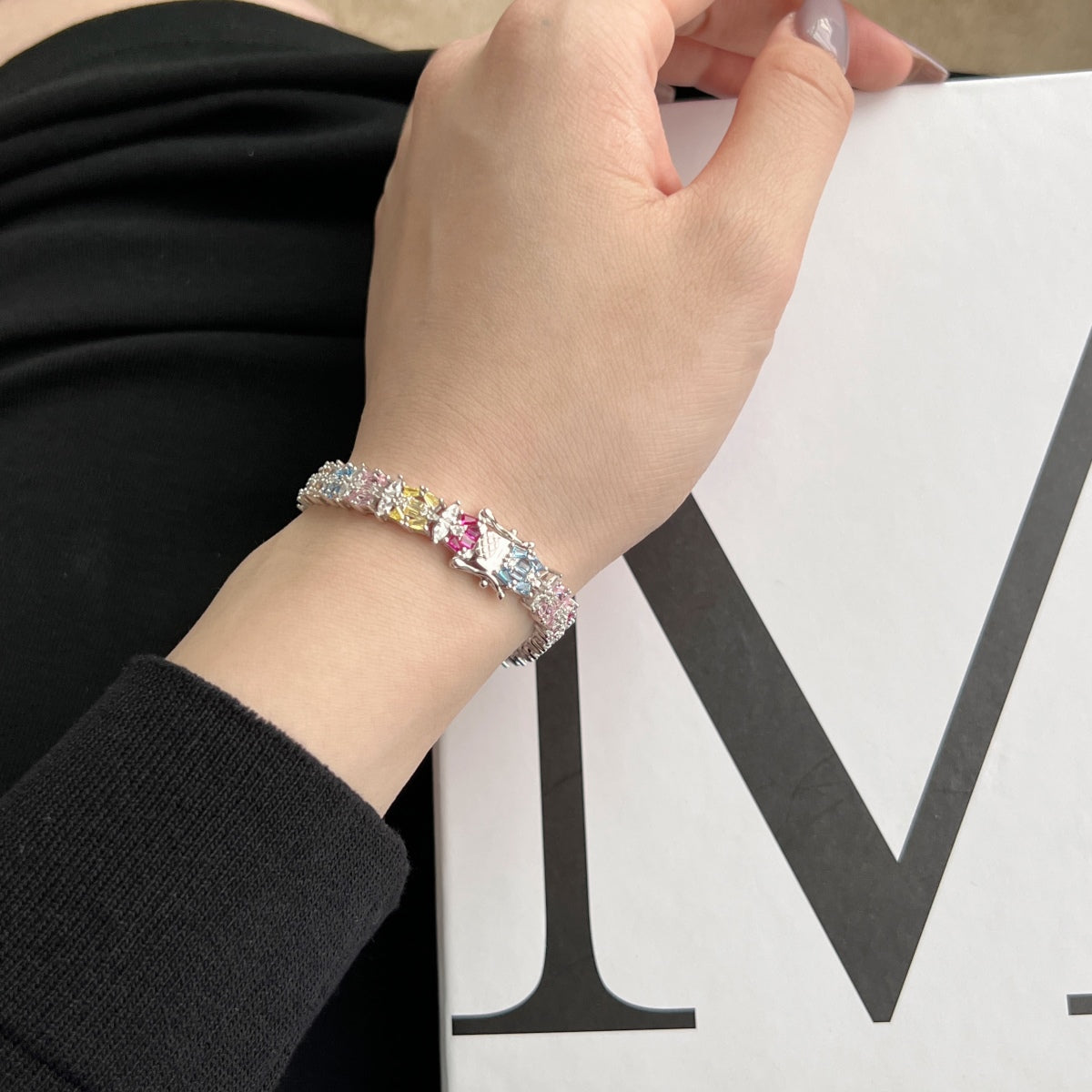 [Kincade Jewelrys] Bracelet de fête délicat et coloré à plusieurs coupes