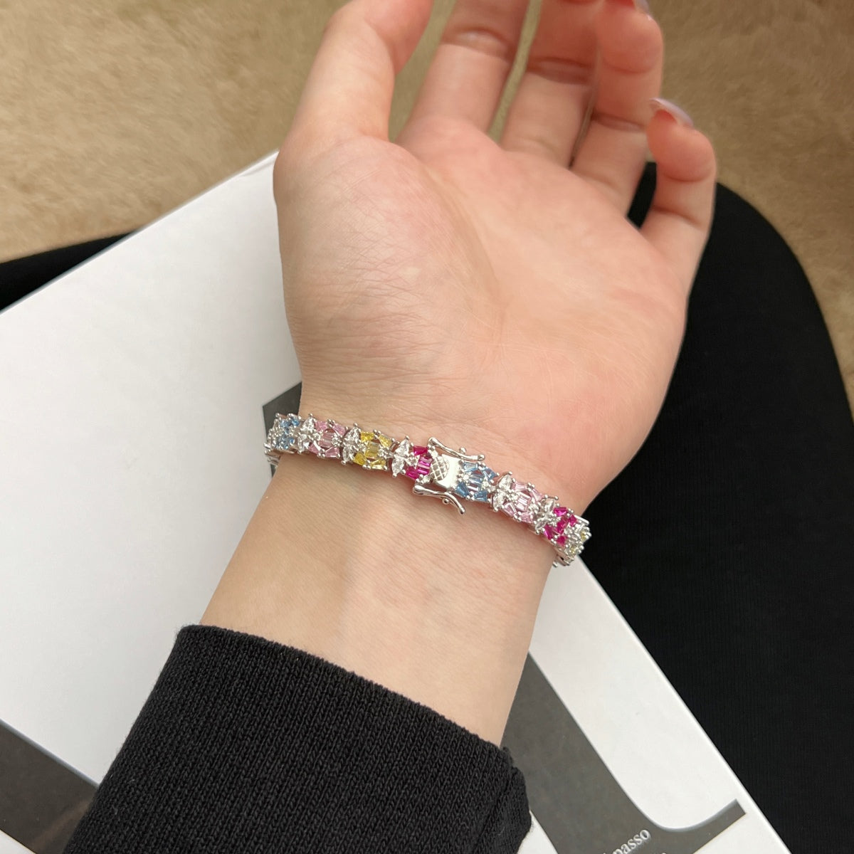 [Kincade Jewelrys] Bracelet de fête délicat et coloré à plusieurs coupes