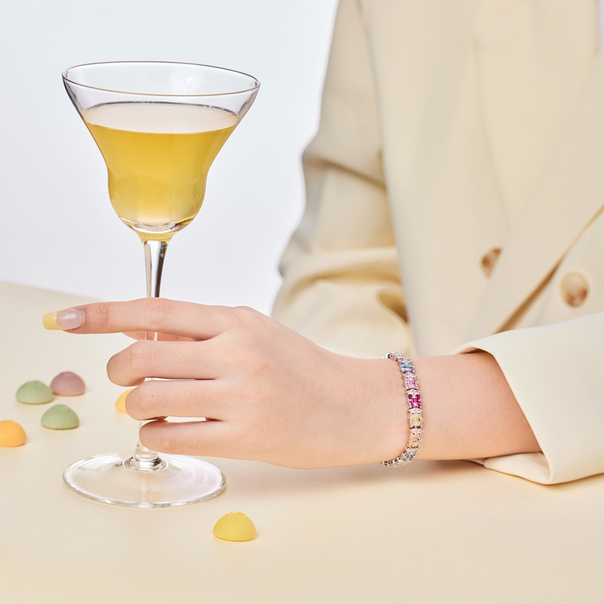 [Kincade Jewelrys] Bracelet de fête délicat et coloré à plusieurs coupes