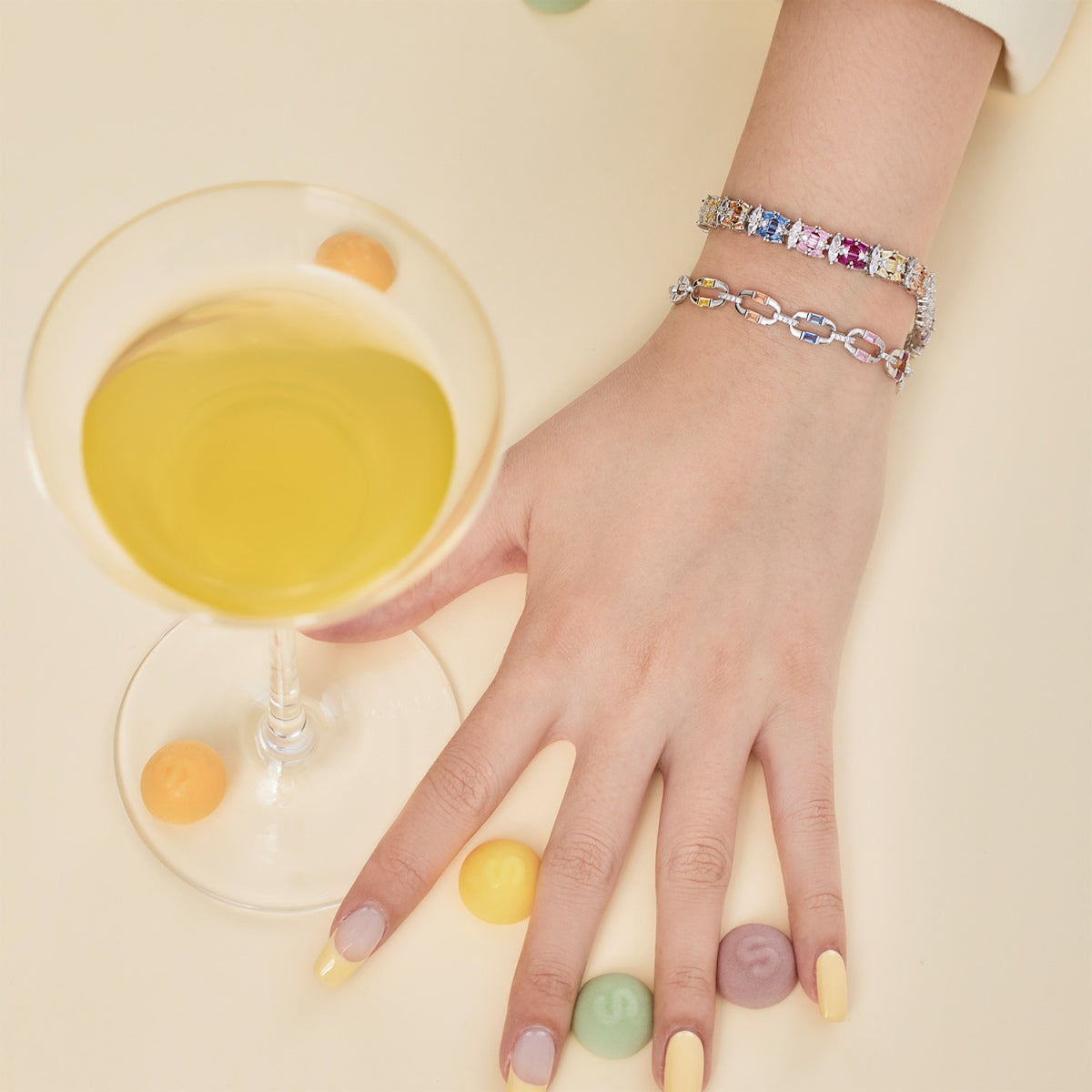 [Kincade Jewelrys] Bracelet de fête délicat et coloré à plusieurs coupes
