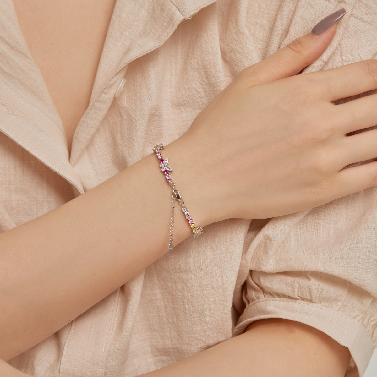 [Kincade Jewelrys] Bracelet rond en forme de papillon coloré et orné