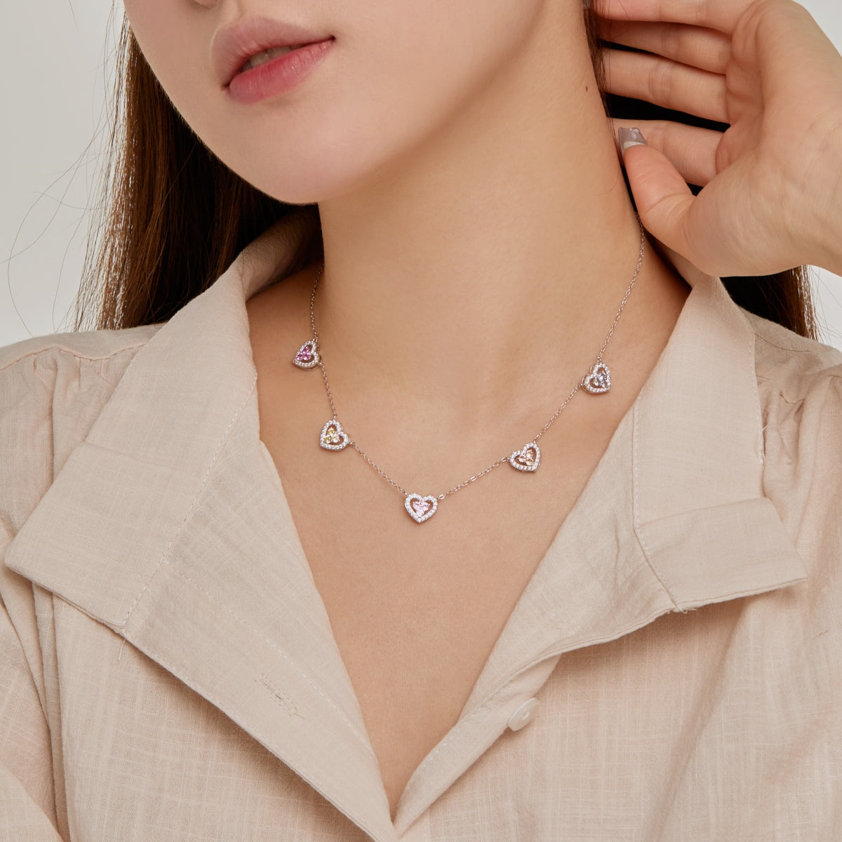 [Kincade Jewelrys] Collier scintillant à cinq cœurs