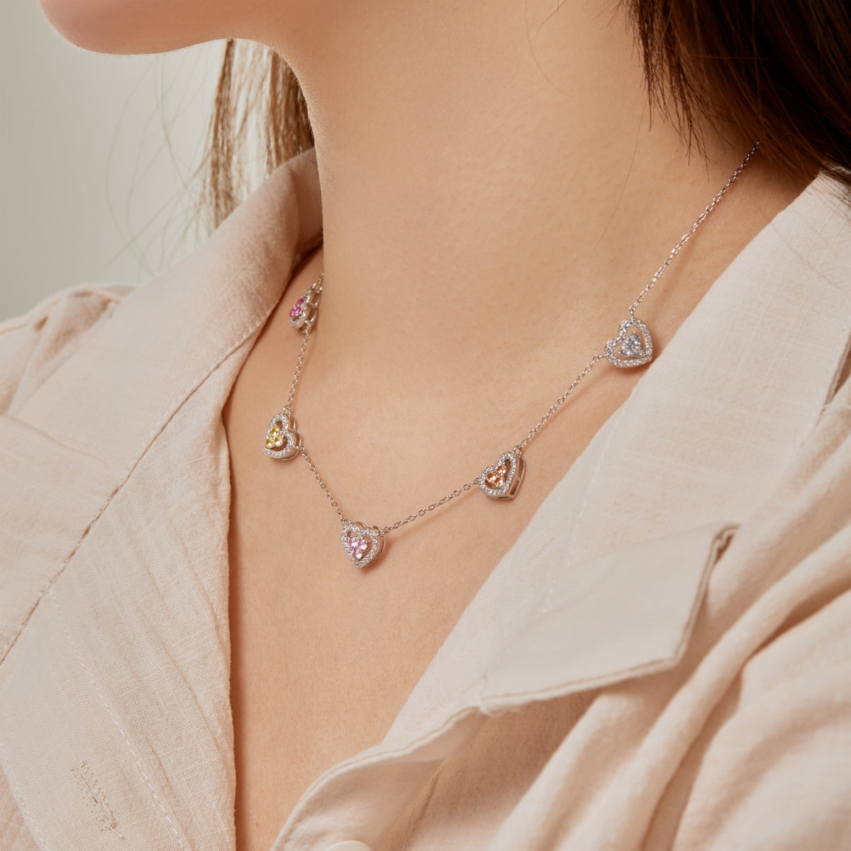 [Kincade Jewelrys] Collier scintillant à cinq cœurs