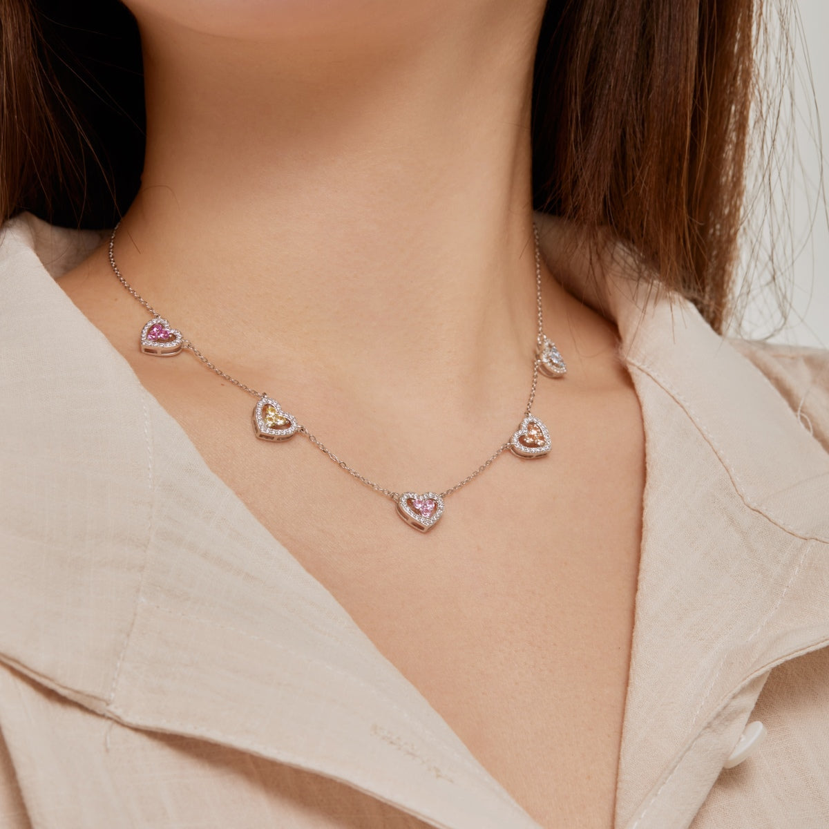 [Kincade Jewelrys] Collier scintillant à cinq cœurs