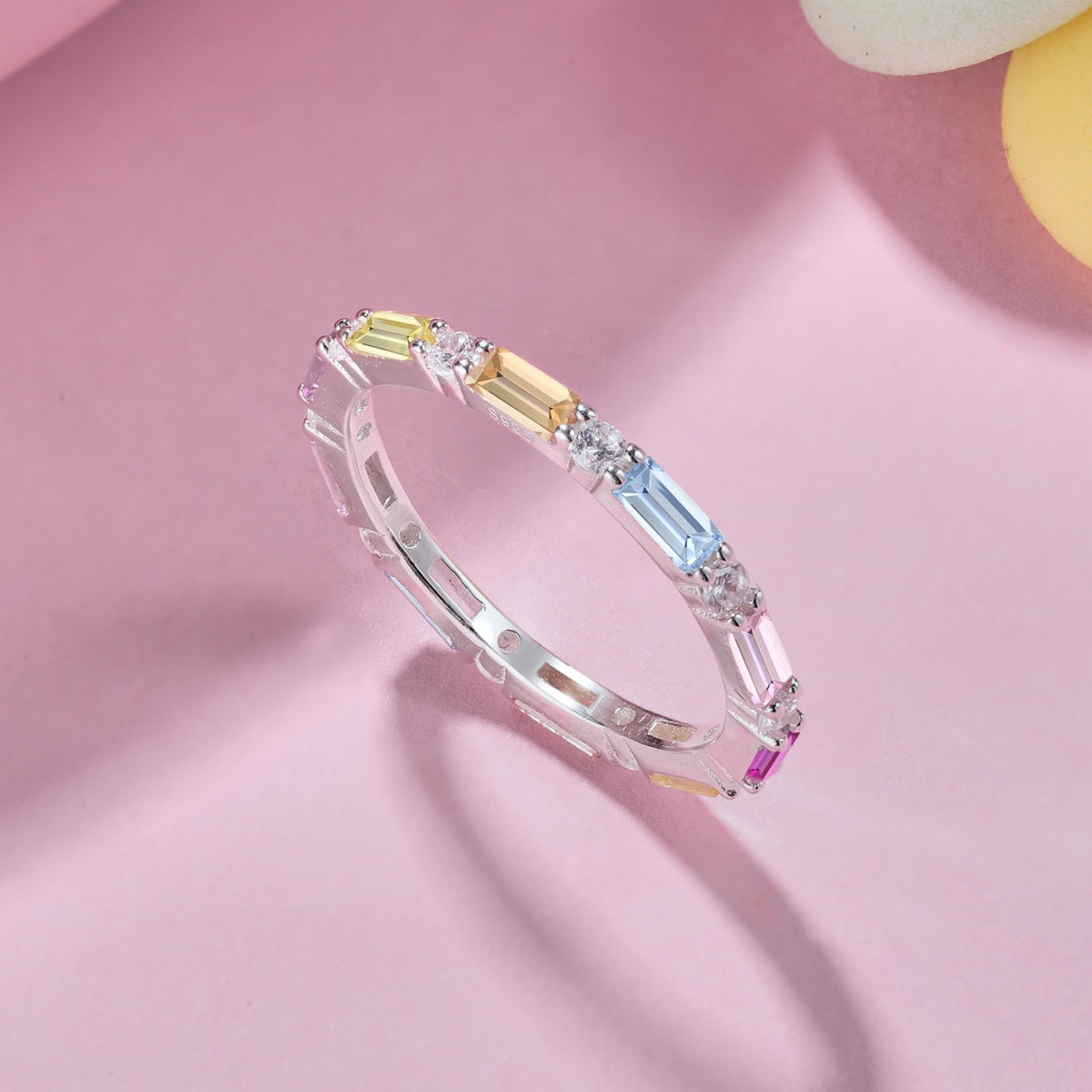 [Kincade Jewelry] Bague quotidienne élégante à taille radiante Lively In Shades