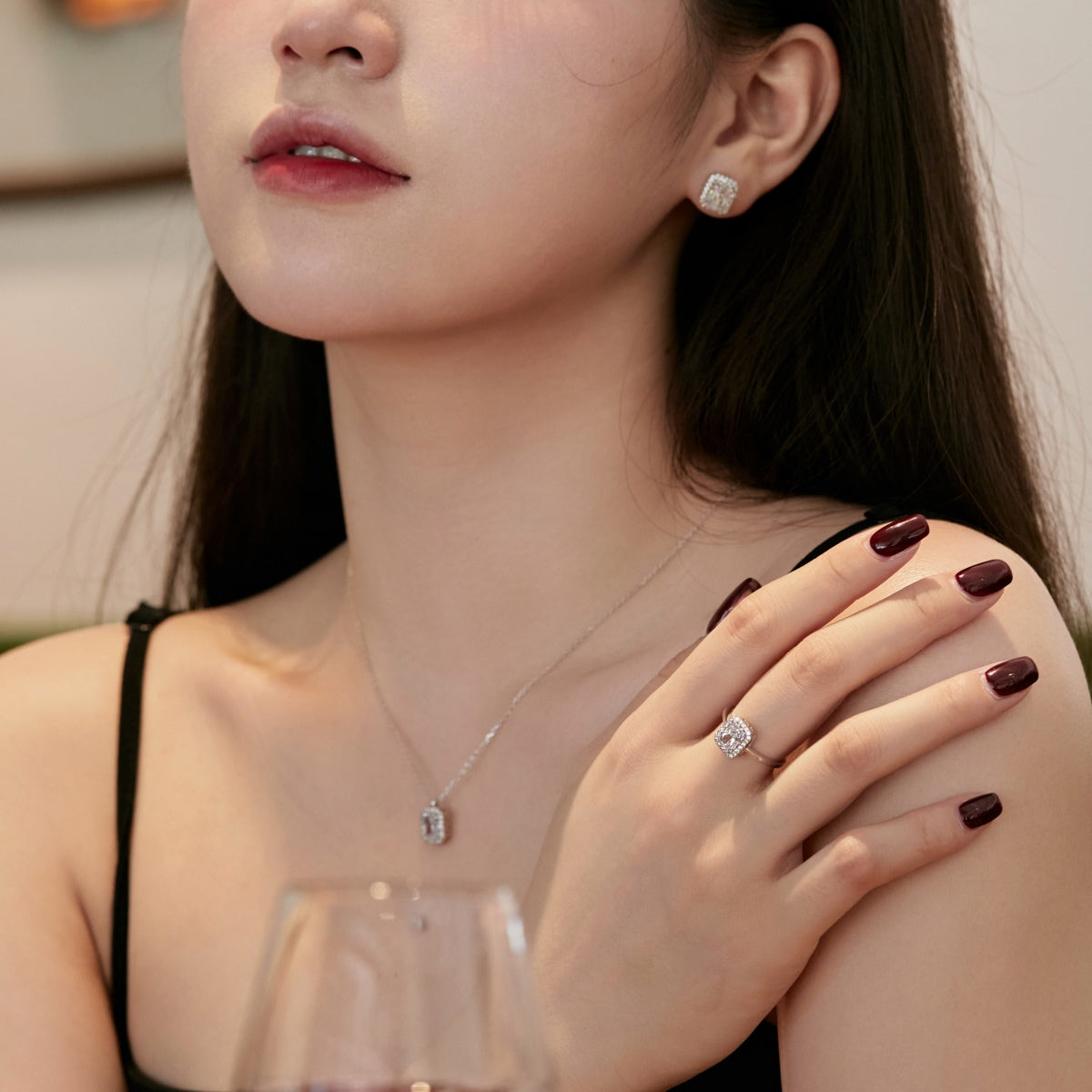 [Kincade Jewelry] Boucles d'oreilles luxueuses et délicates taille émeraude de 1,0 carat