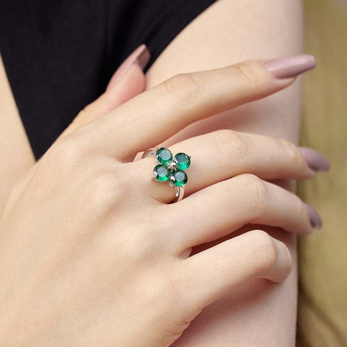 [Kincade Jewelry] Bague étoile à huit branches et trèfle à quatre feuilles