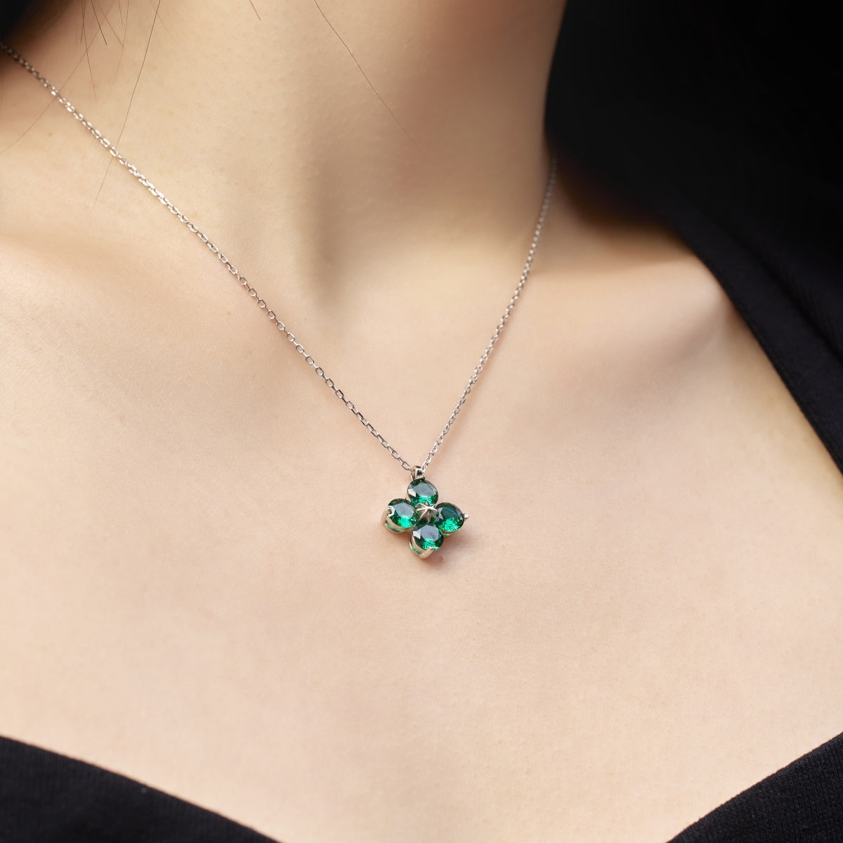 [Kincade Jewelry] Collier trèfle à quatre feuilles et étoile à huit branches
