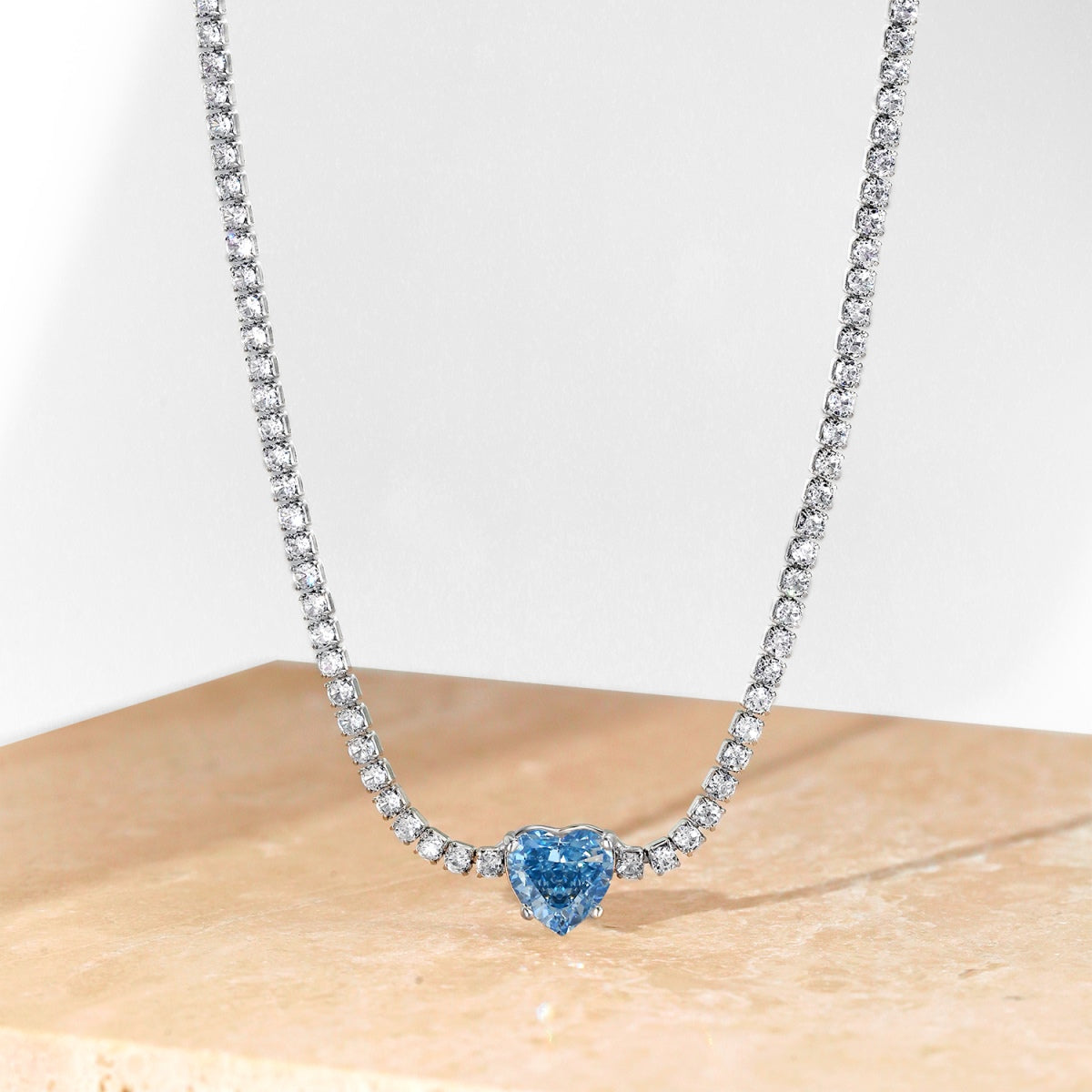 [Kincade Jewelrys] Collier en forme de cœur scintillant de 2,0 carats