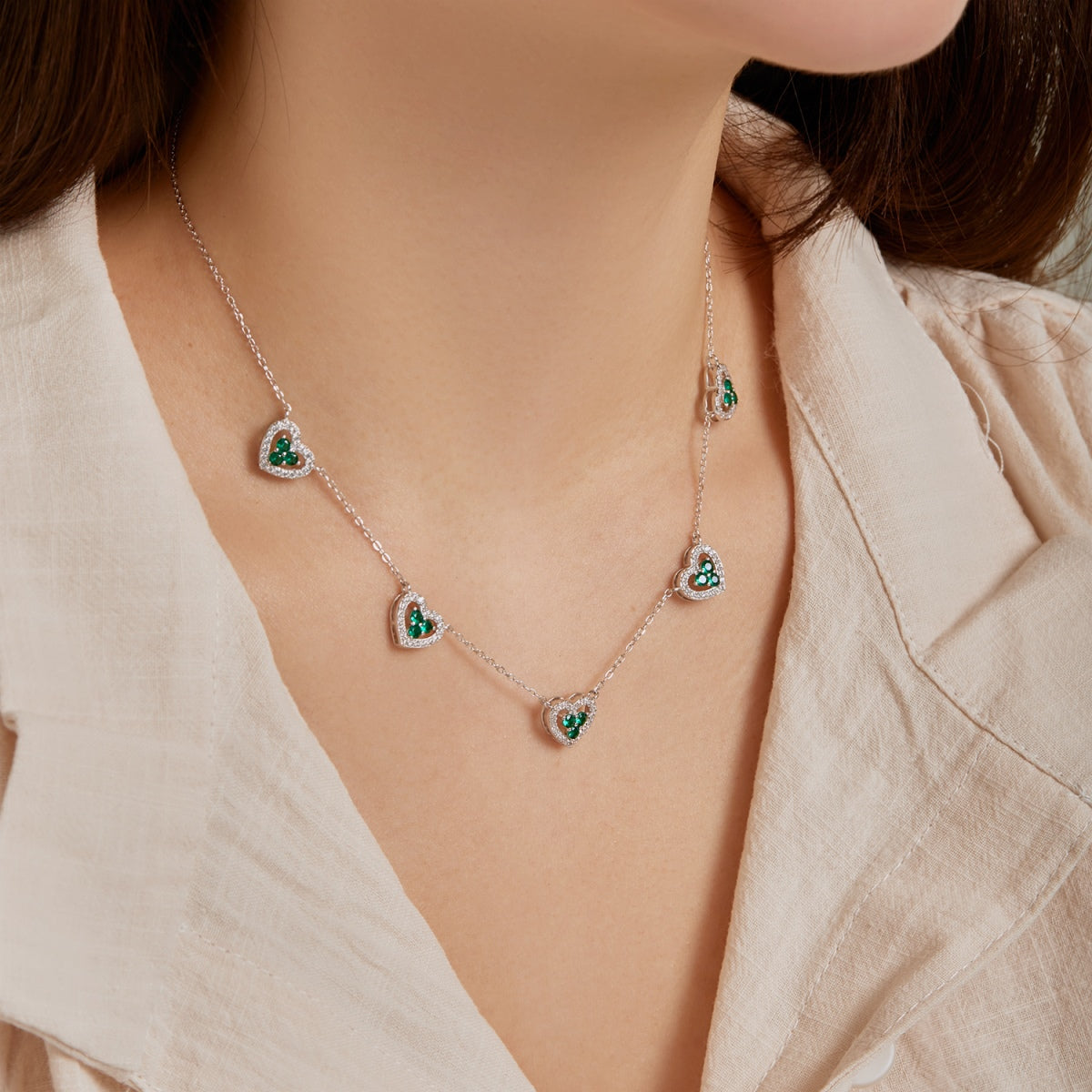 [Kincade Jewelrys] Collier scintillant à cinq cœurs