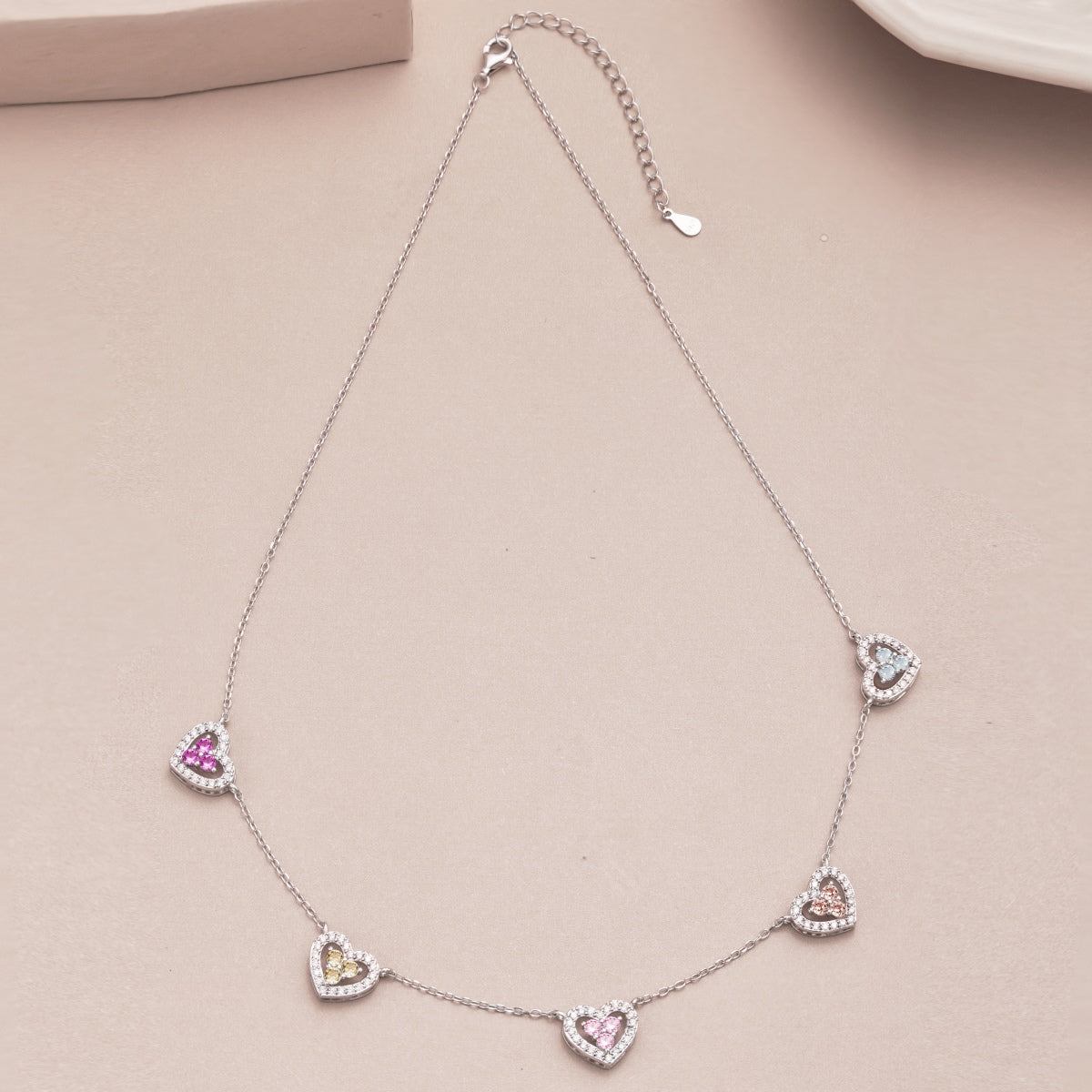 [Kincade Jewelrys] Collier scintillant à cinq cœurs