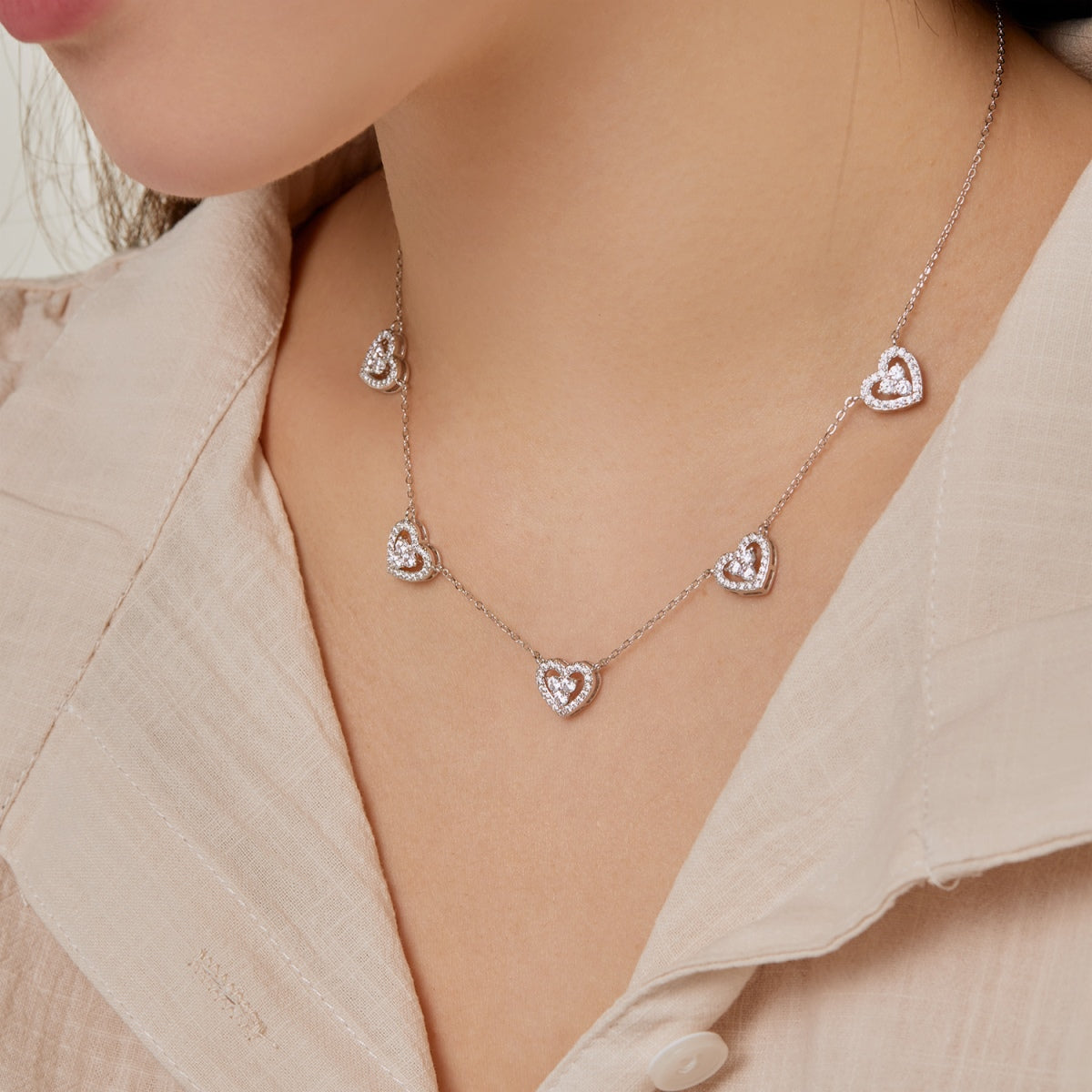 [Kincade Jewelrys] Collier scintillant à cinq cœurs