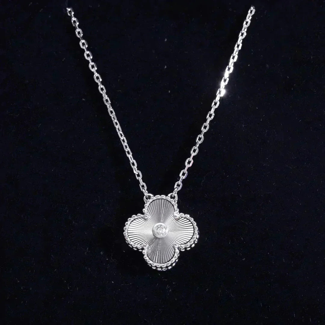 [Kincade Jewelrys] COLLIER LASER DIAMANT CLOVER 15 MM ARGENT