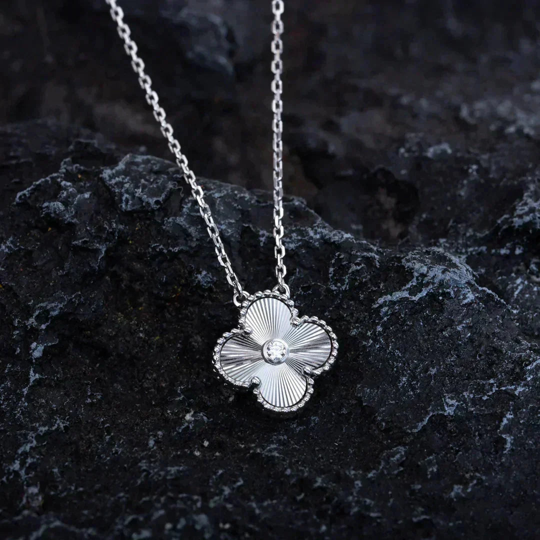 [Kincade Jewelrys] COLLIER LASER DIAMANT CLOVER 15 MM ARGENT