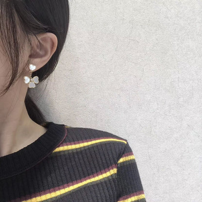 [Kincade Jewelrys]CLOVER SWEET WHITE MOP EARRINGS