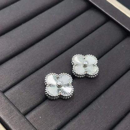 [Kincade Jewelrys]Boucles d'oreilles mini CLOVER 9,5 mm avec laser