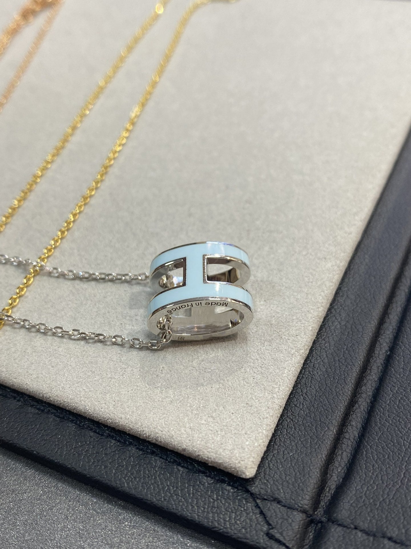 [Kincade Jewelrys] COLLIER POP H BLEU CLAIR