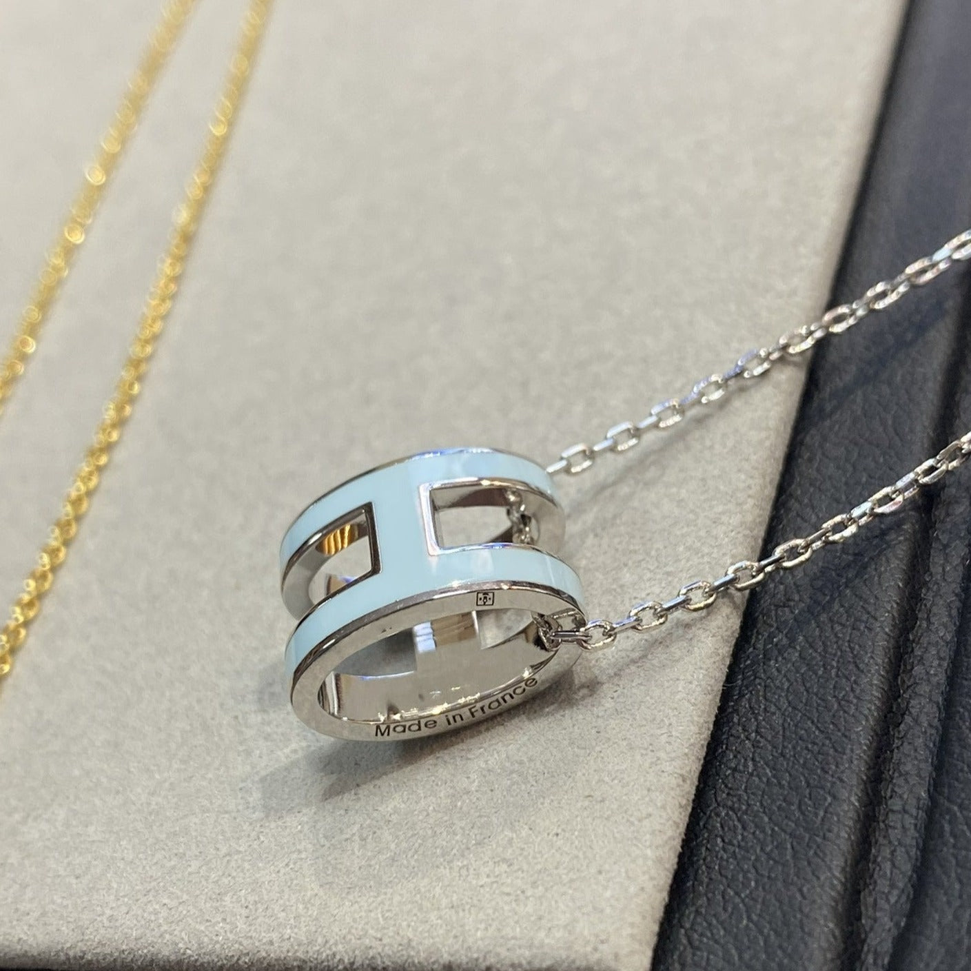 [Kincade Jewelrys] COLLIER POP H BLEU CLAIR