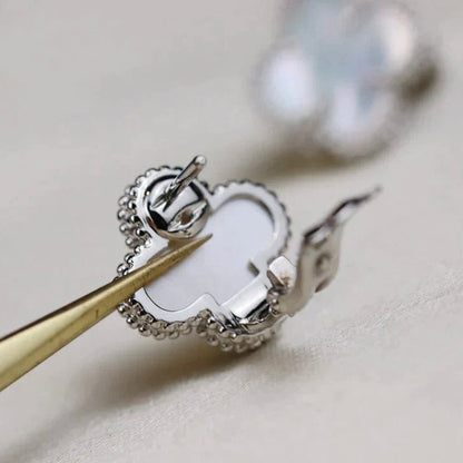 [Kincade Jewelrys]CLOVER MEDIUM 1 MOTIFS BOUCLES D'OREILLES EN NACRE BLANCHE ARGENT
