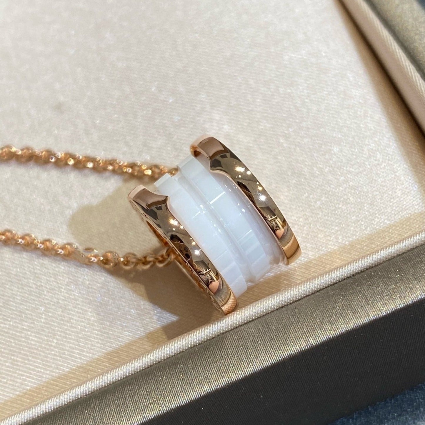 [Kincade Jewelrys] Collier en céramique blanche et or rose ZERO 1