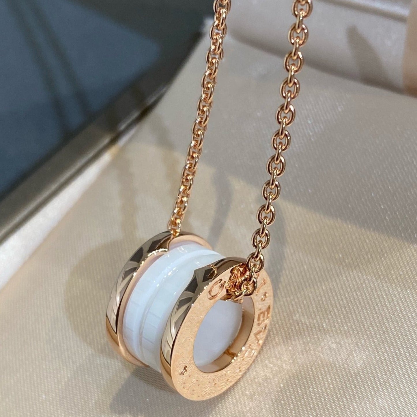 [Kincade Jewelrys] Collier en céramique blanche et or rose ZERO 1
