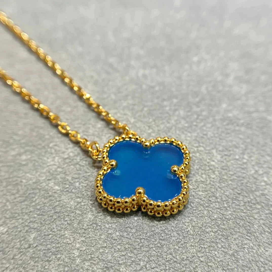 [Kincade Jewelrys] COLLIER EN AGATE BLEUE TRÈFLE 15 MM