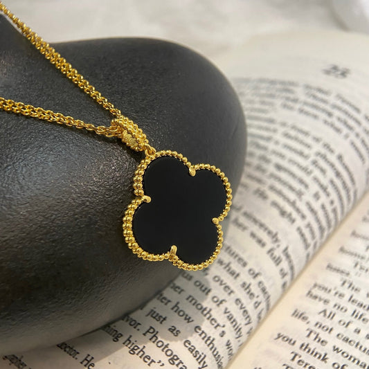[Joyas Kincade] COLLAR DE TRÉBOL DE 25 MM CON ÓNIX DORADO