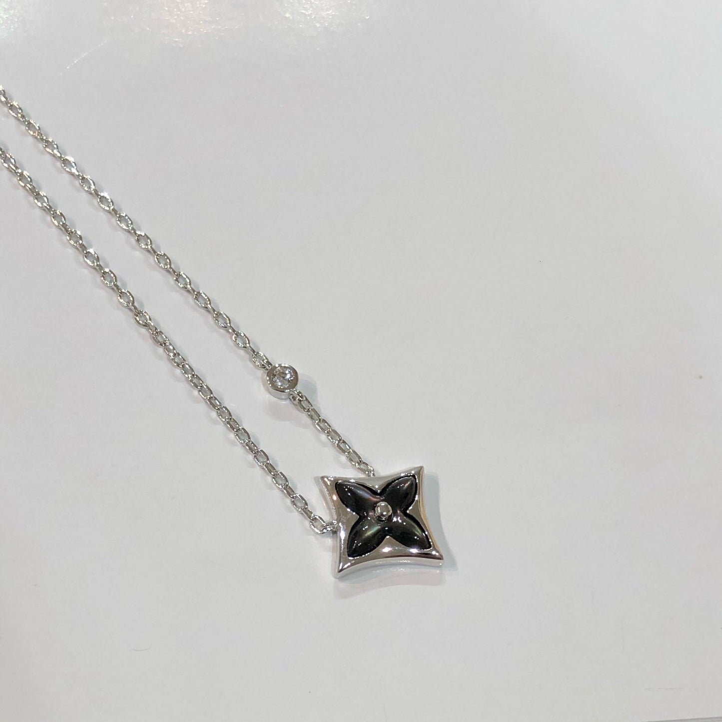 [Kincade Jewelrys] COLLIER ÉTOILE NOIRE