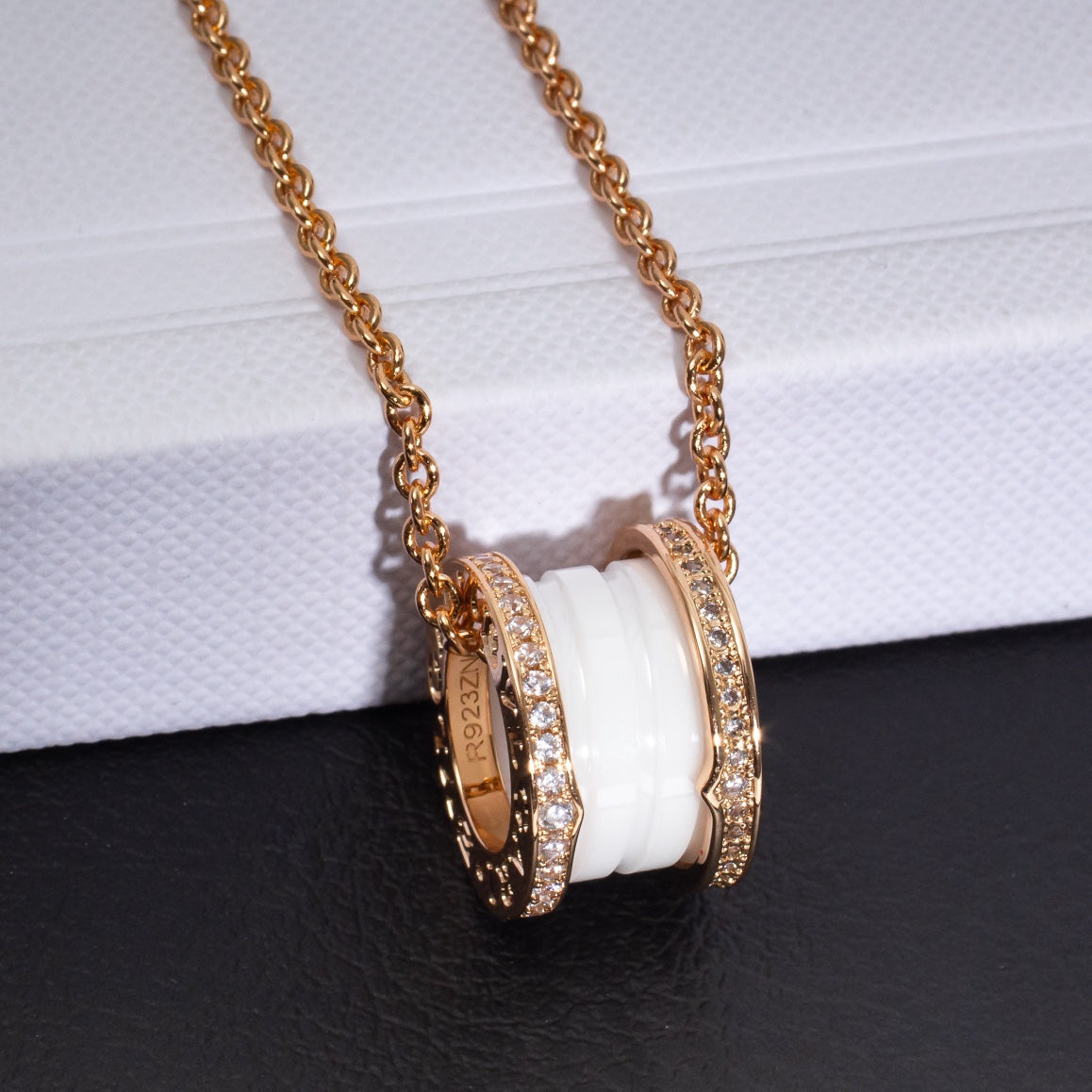 [Kincade Jewelrys] Collier en céramique blanche et diamants ZERO 1, or rose