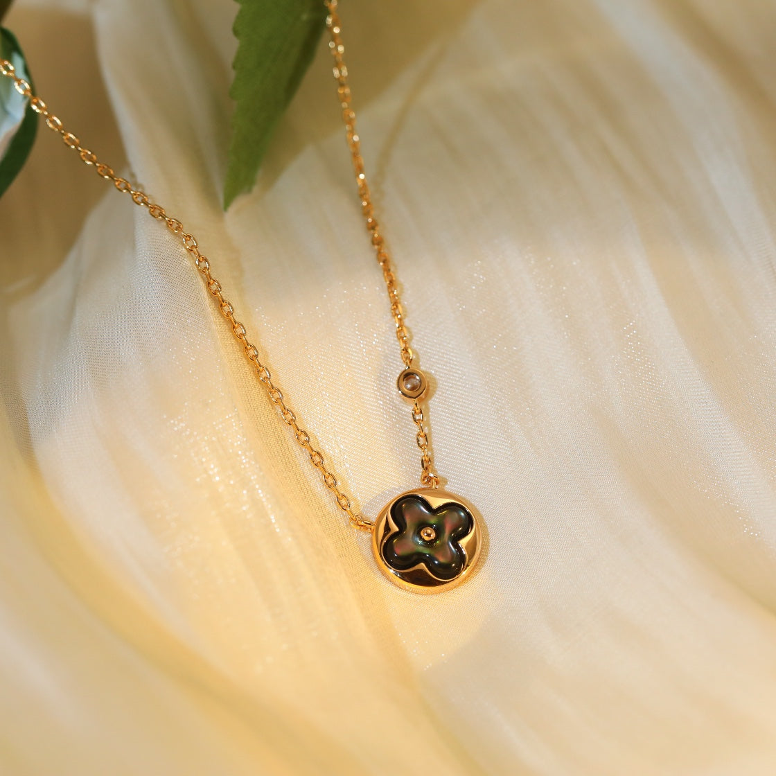 [Kincade Jewelrys] COLLIER PENDENTIF SOLEIL EN OR ROSE AVEC 1 DIAMANT