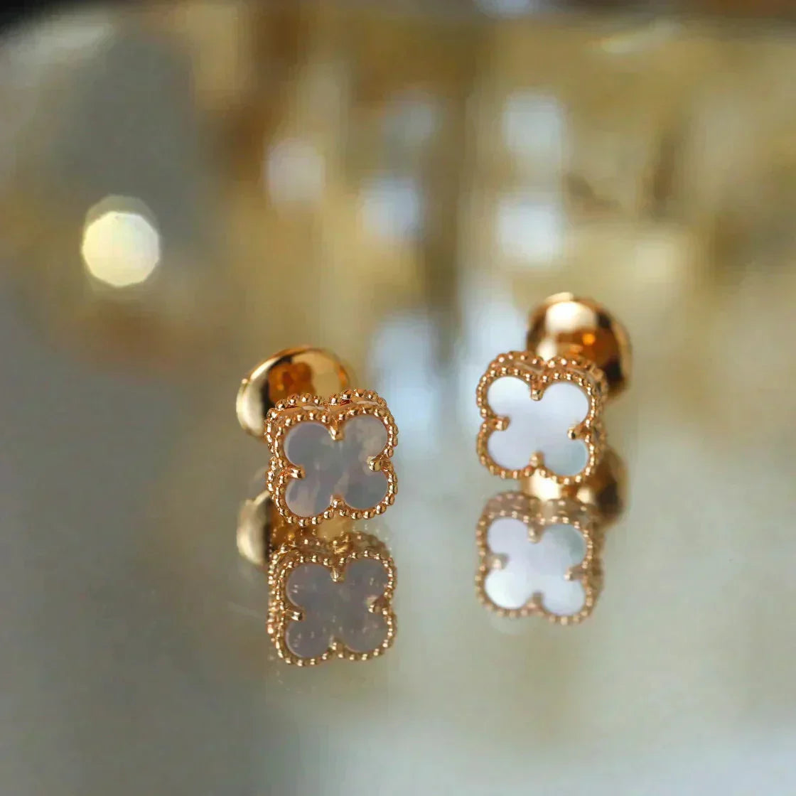 [Kincade Jewelrys]Boucles d'oreilles mini CLOVER 9,5 mm en nacre blanche