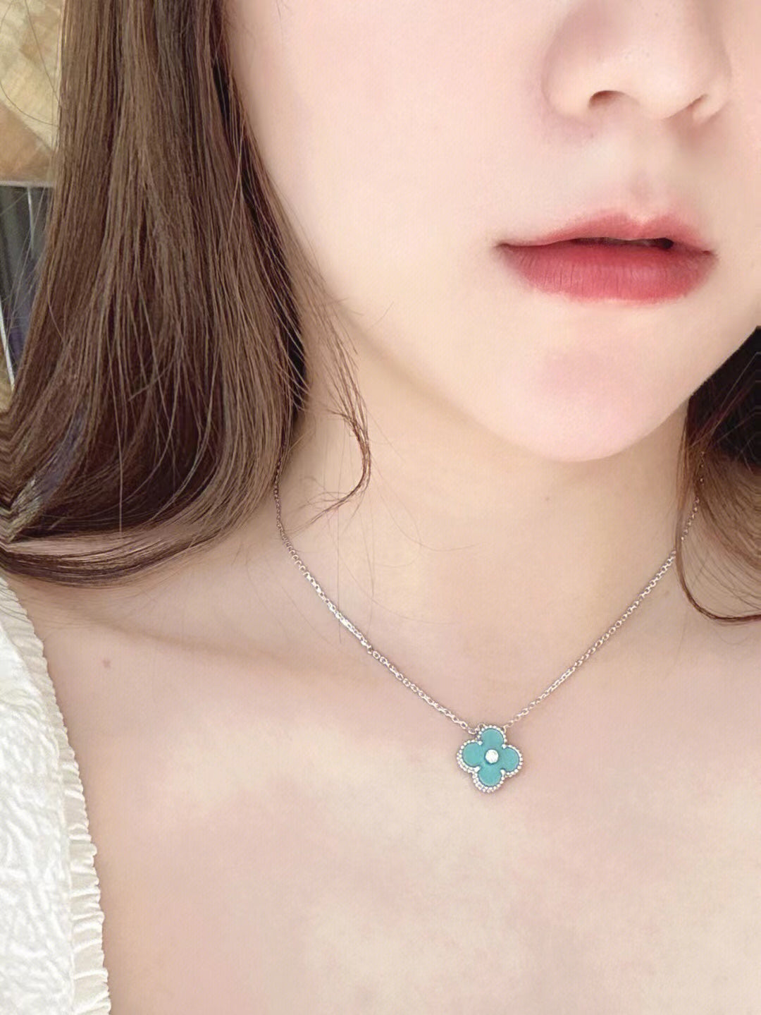 [Kincade Jewelrys] COLLIER CLOVER 1 DIAMANT BLEU CLAIR EN ARGENT