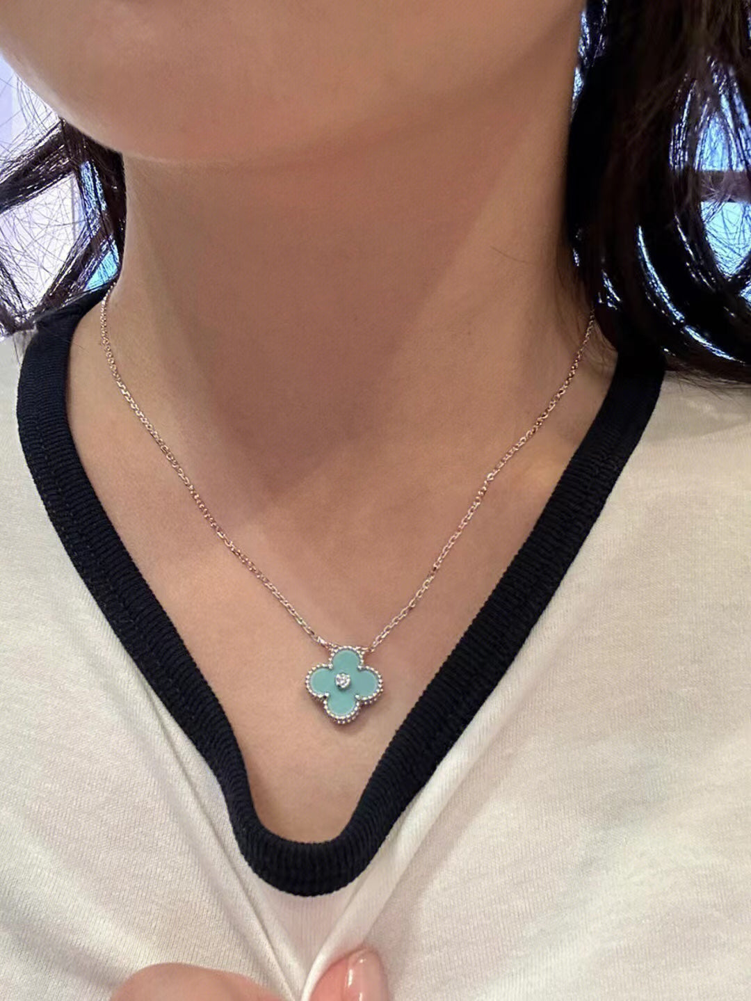 [Kincade Jewelrys] COLLIER CLOVER 1 DIAMANT BLEU CLAIR EN ARGENT