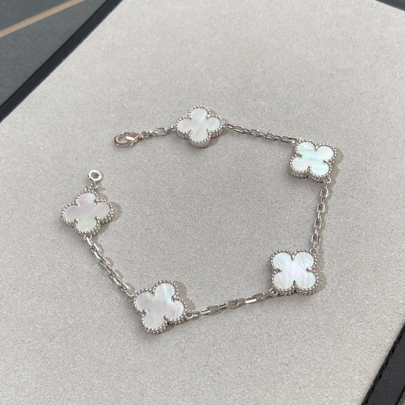 [Kincade Jewelrys]CLOVER SILVER MOP 5 MOTIF BRACELET