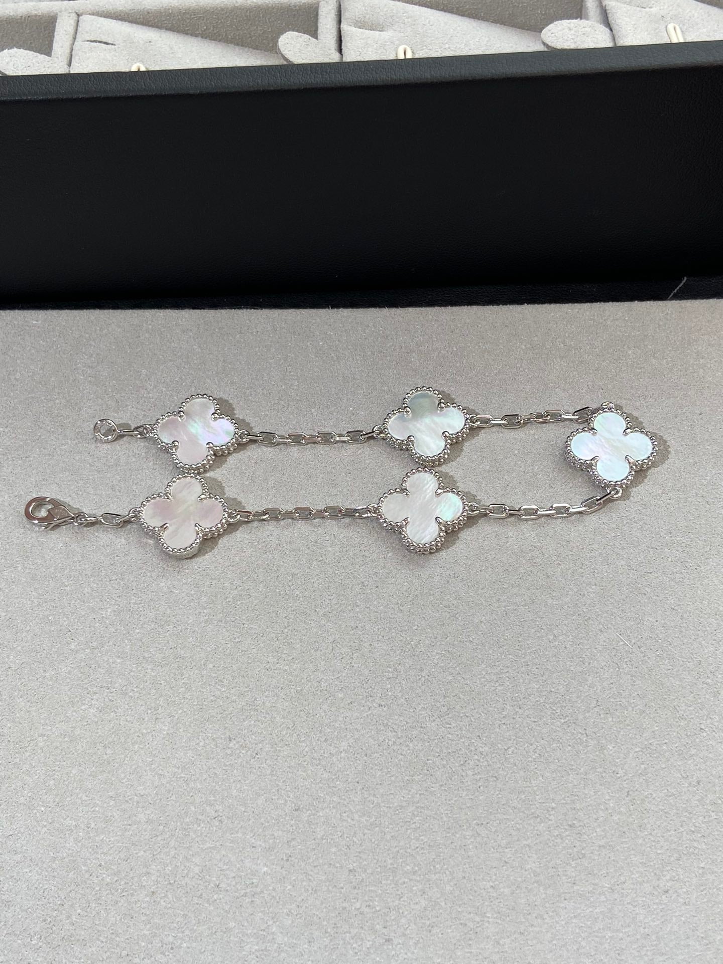 [Kincade Jewelrys]CLOVER SILVER MOP 5 MOTIF BRACELET