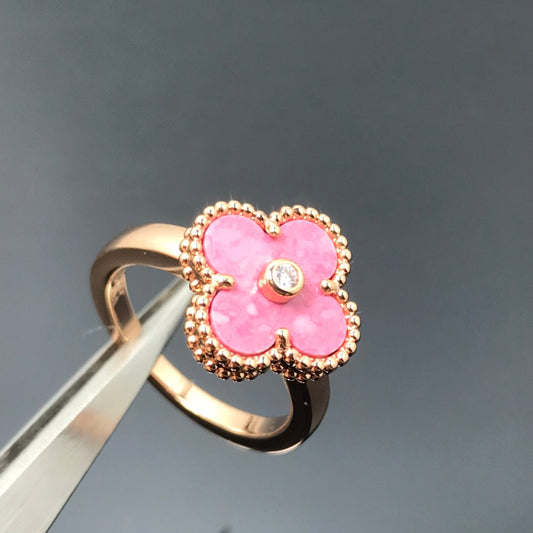 [Kincade Jewelrys] BAGUE EN OR ROSE ET RHODONITE TRÈFLE