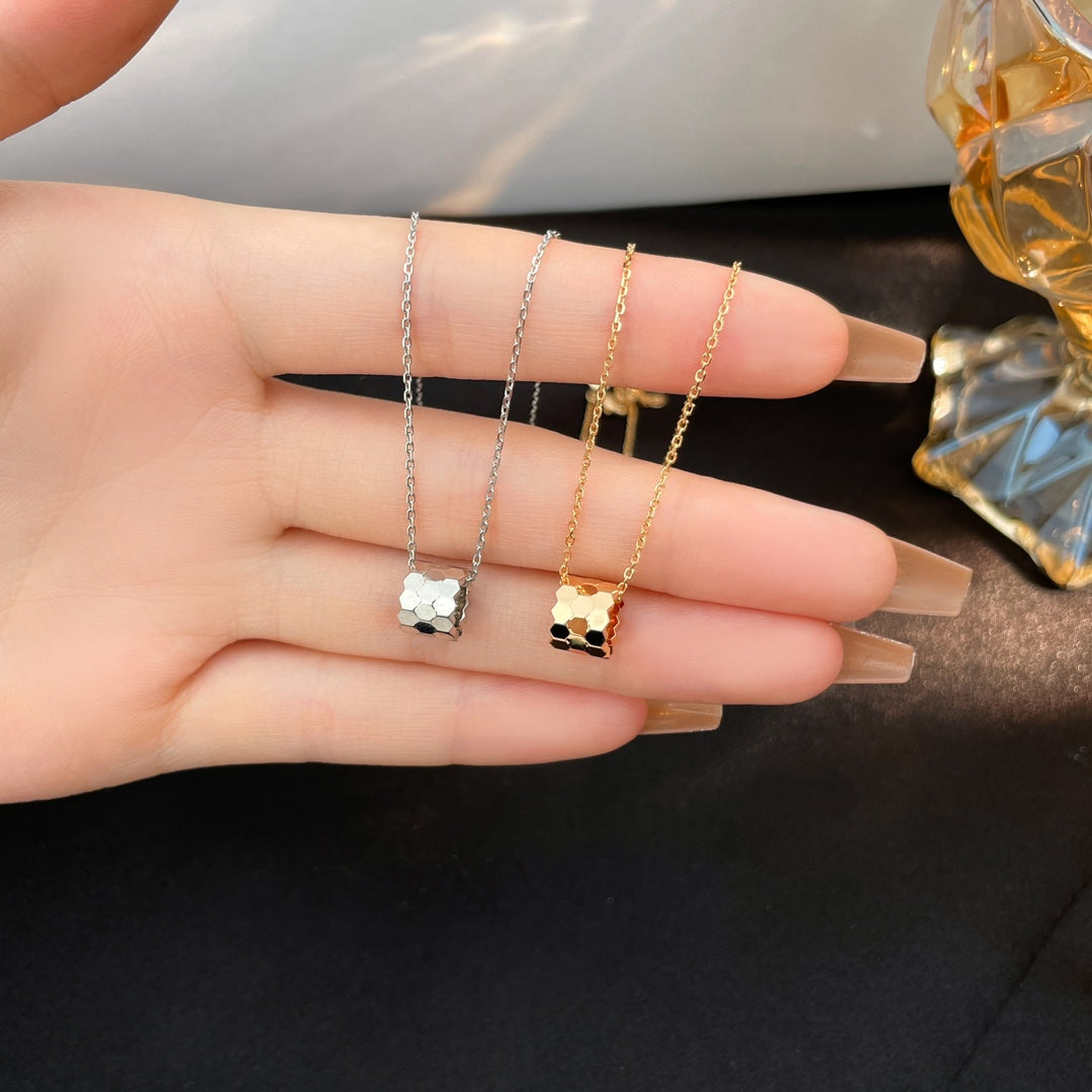 [Kincade Jewelrys]BEE MINI NECKLACE