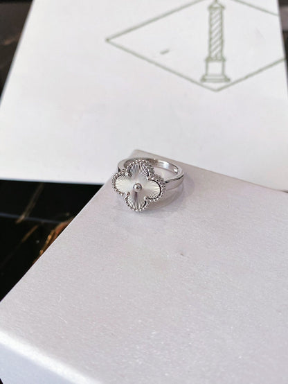 [Kincade Jewelrys] BAGUE EN ARGENT TRÈFLE