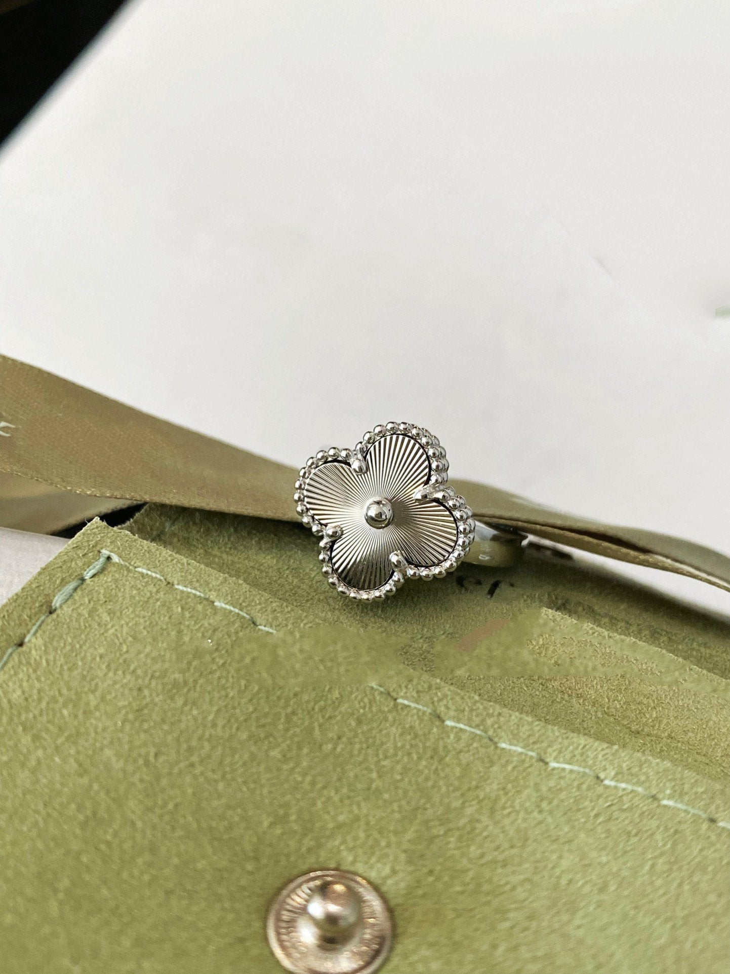 [Kincade Jewelrys] BAGUE EN ARGENT TRÈFLE