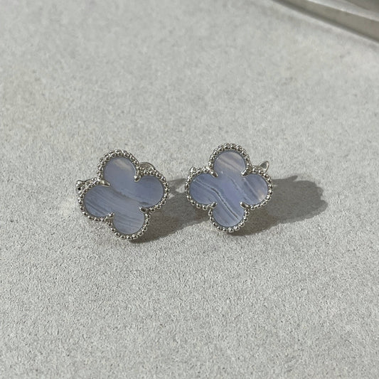 [Kincade Jewelrys]Boucles d'oreilles clous en argent et calcédoine avec trèfle